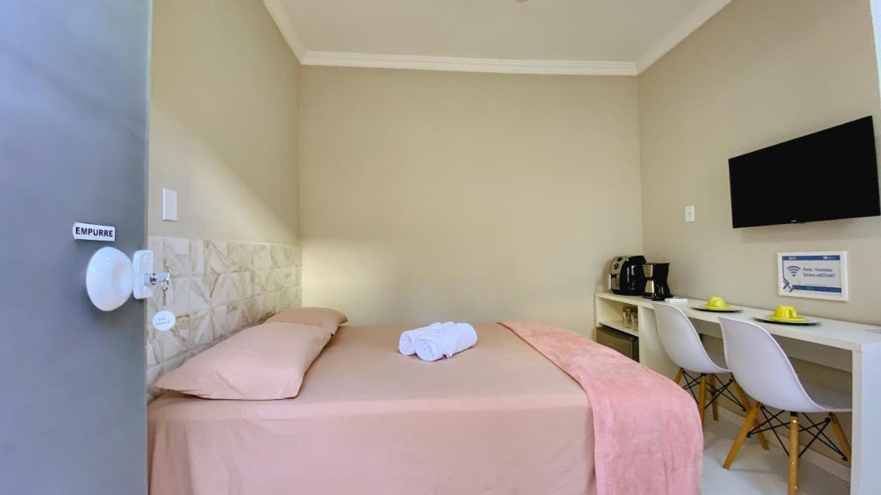 Kalug - Suite Casal Independente Em Guest House 일례우스 외부 사진